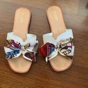 Dazzle bow flip flops size 8.5